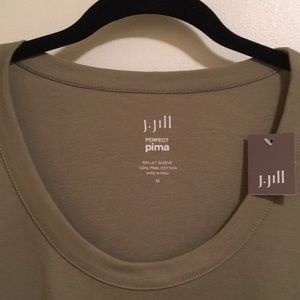 J Jill Perfect Pima Top ☘️🌺